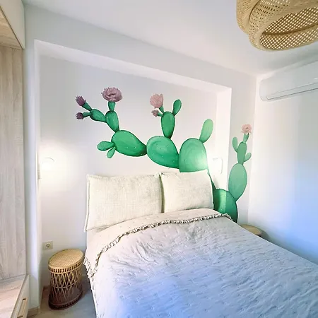 The Cactus South Bay Апартаменти
