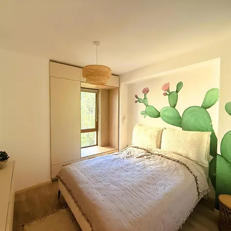 The Cactus South Bay Апартаменти