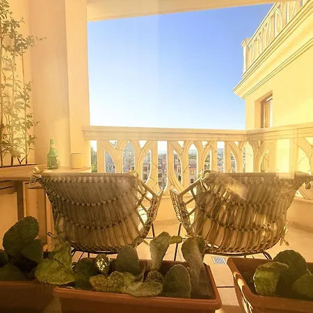 The Cactus South Bay Апартаменти