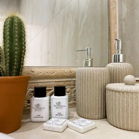 The Cactus South Bay Апартаменти *
